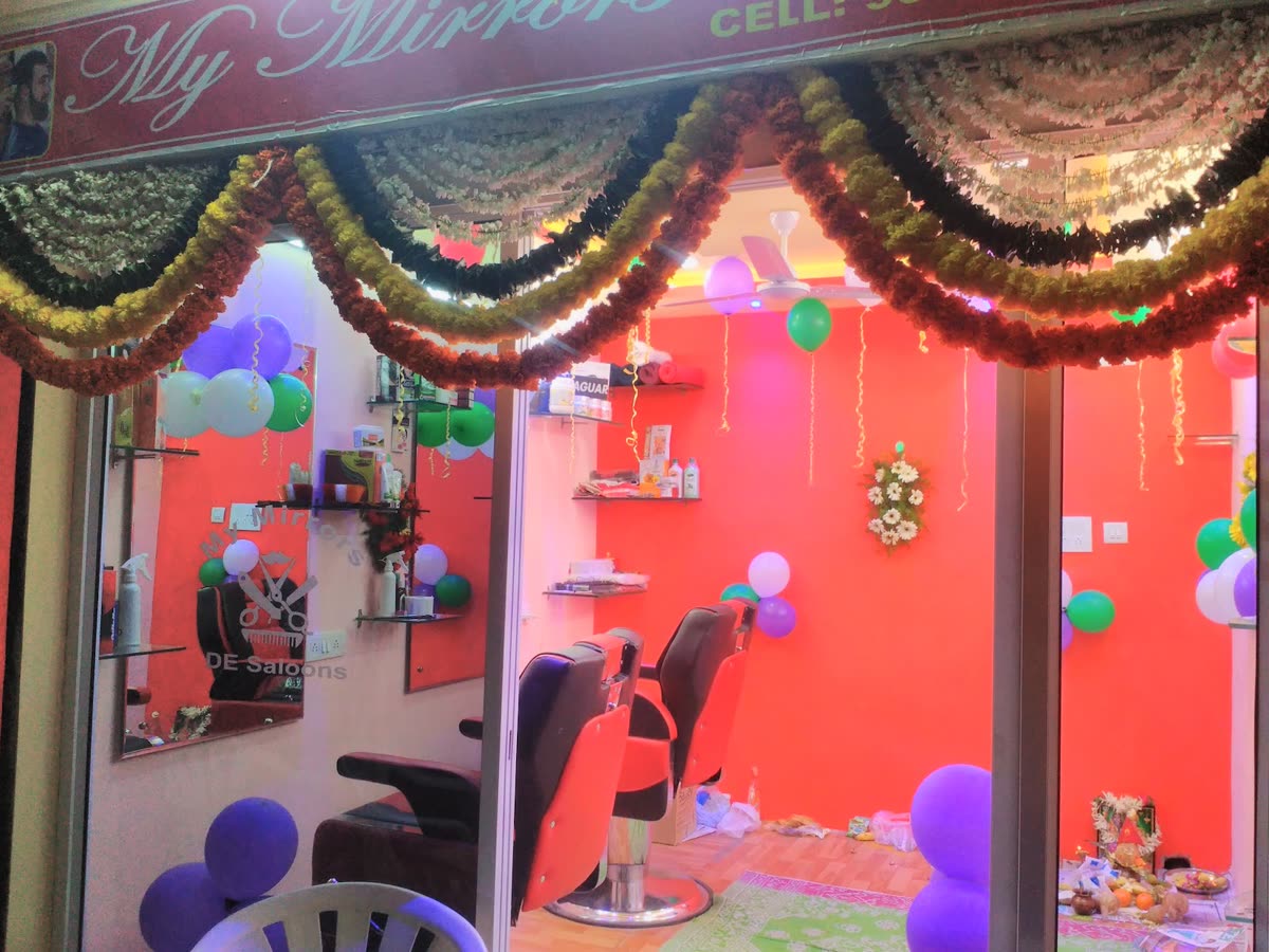 Inside the Hyderabad branch of My Mirrors